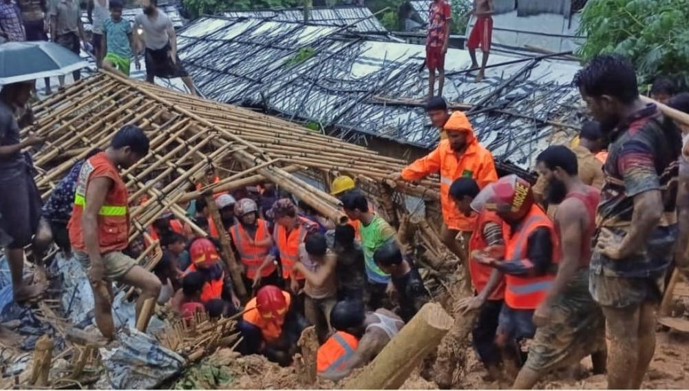 টানা বর্ষণে উখিয়ার রোহিঙ্গা ক্যাম্পে পাহাড় ধস, নিহত ৮